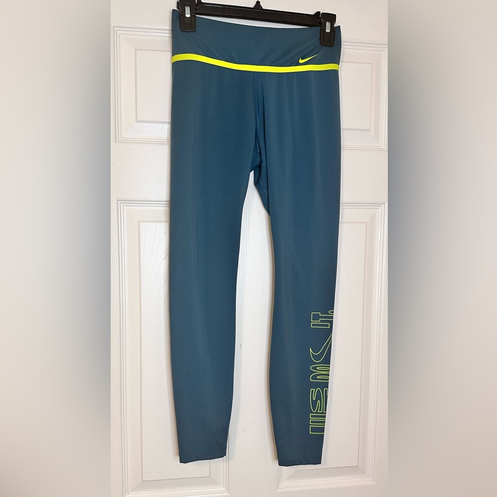 Nike One Icon Clash Dri-Fit Leggings Size small. Green with Lime green line.LOGO